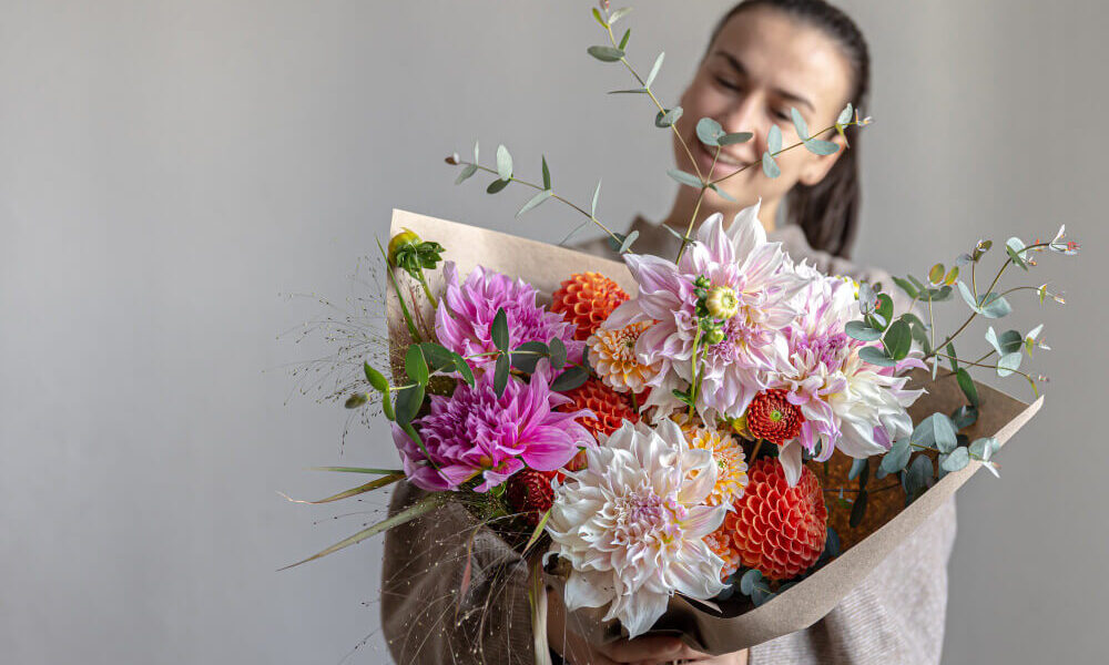 Sending Love from Afar: How to Make the Most of Online Flower Delivery Services in Sydney